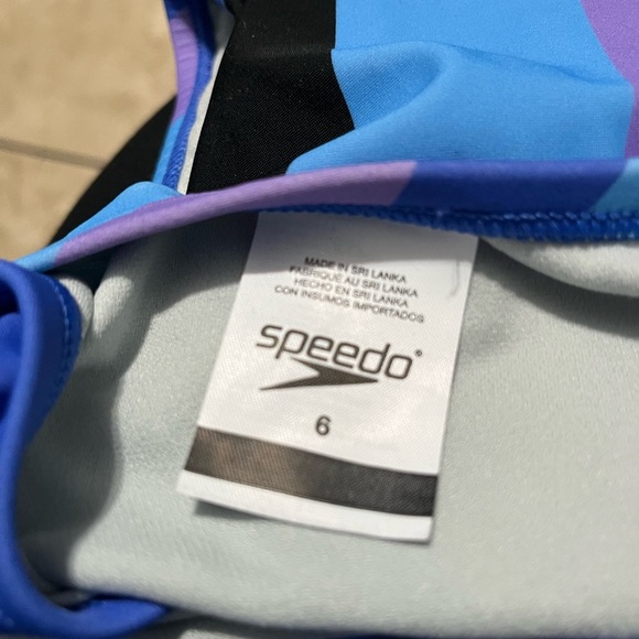 Speedo One Piece Swimsuit - Picture 4 of 5